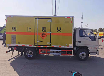 五寨爆破器材运输车工人安全操作规范与智能技术保障